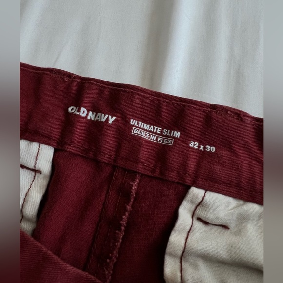 Old Navy Ultimate Slim Chino Khakis. Red 32 - Picture 3 of 4
